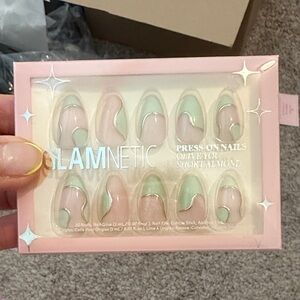 Glamnetic Olive You Short Almond Press-On Nails